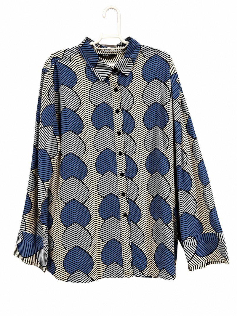 Camisa Totten azul de manga longa, com estampa de formas arredondadas